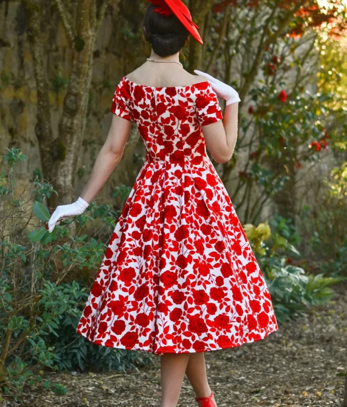 robe lily white red shadow rose 5